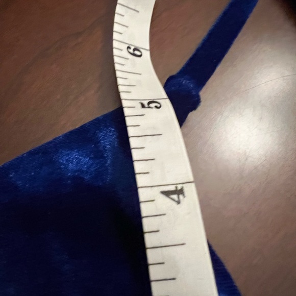 Zaful blue velvet bikini top size 4 padded NWT - Picture 4 of 5